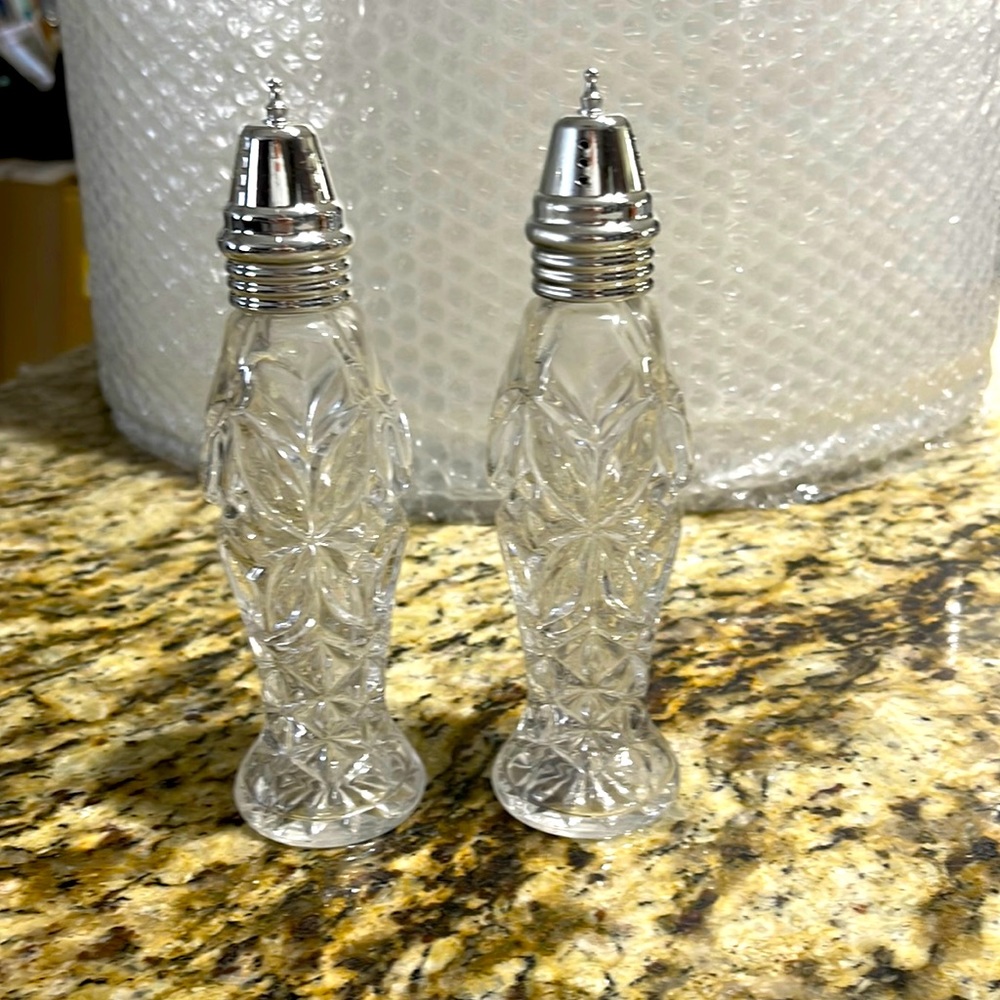 Mikasa crystal salt and pepper shaker
